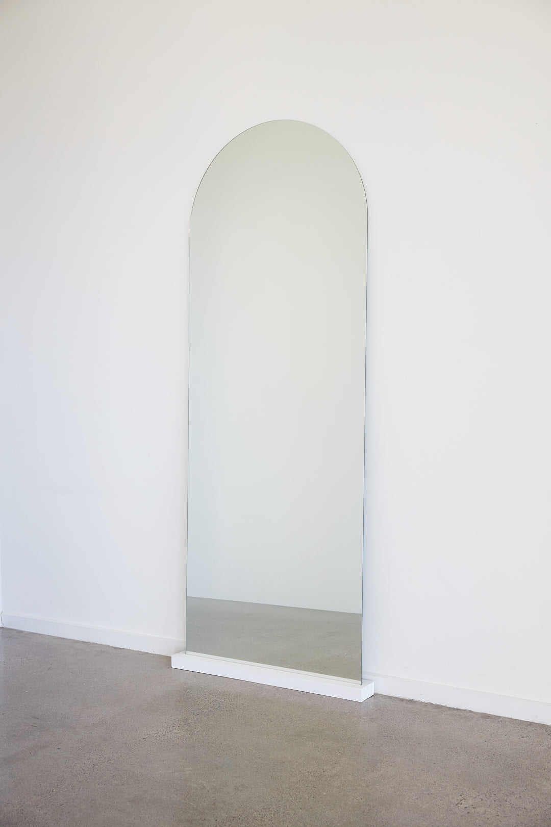 Mirror with base