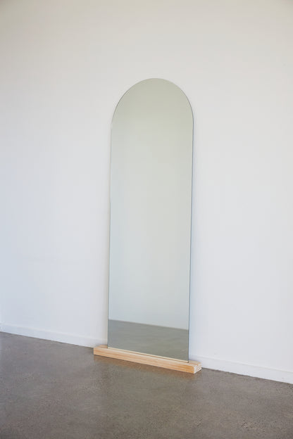 Mirror with base