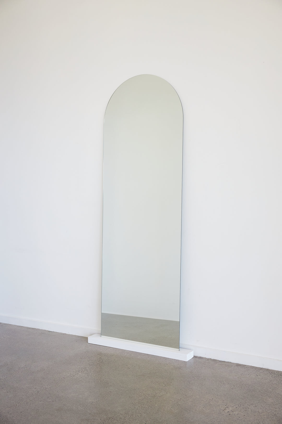 Mirror with base