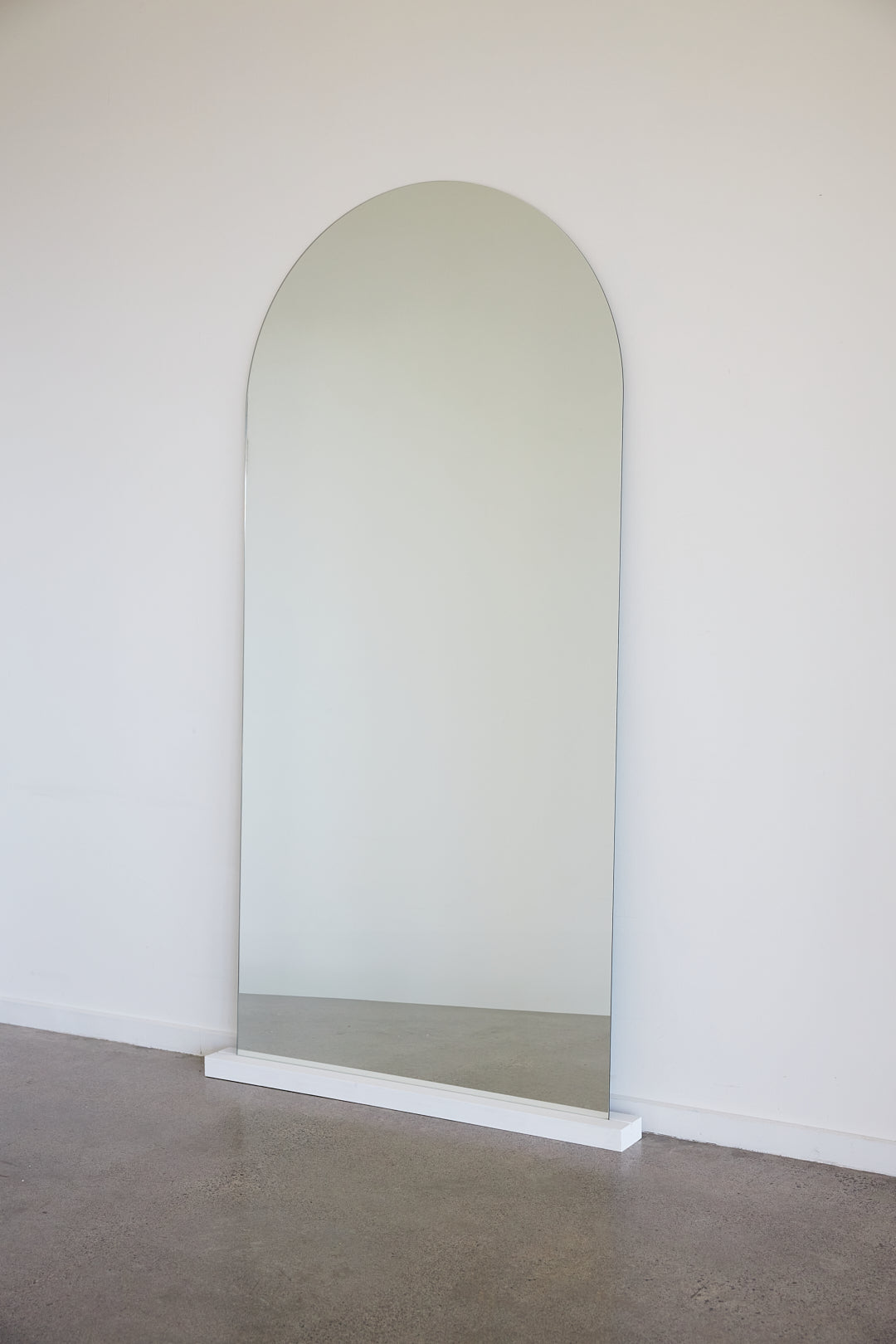 Mirror with base